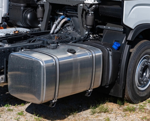 Hydraulic tank on semi-truck